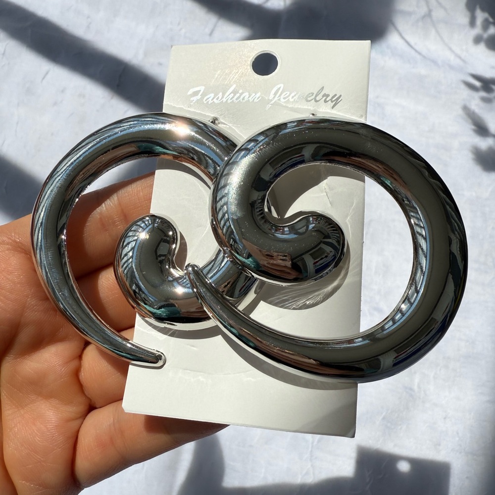 Vintage Silver Spiral Stud Earrings – Bold Retro Statement - Picture 6 of 8
